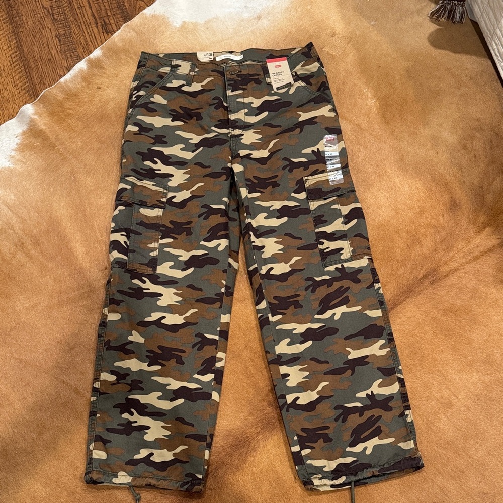 Levi’s ‘94 baggy cargos